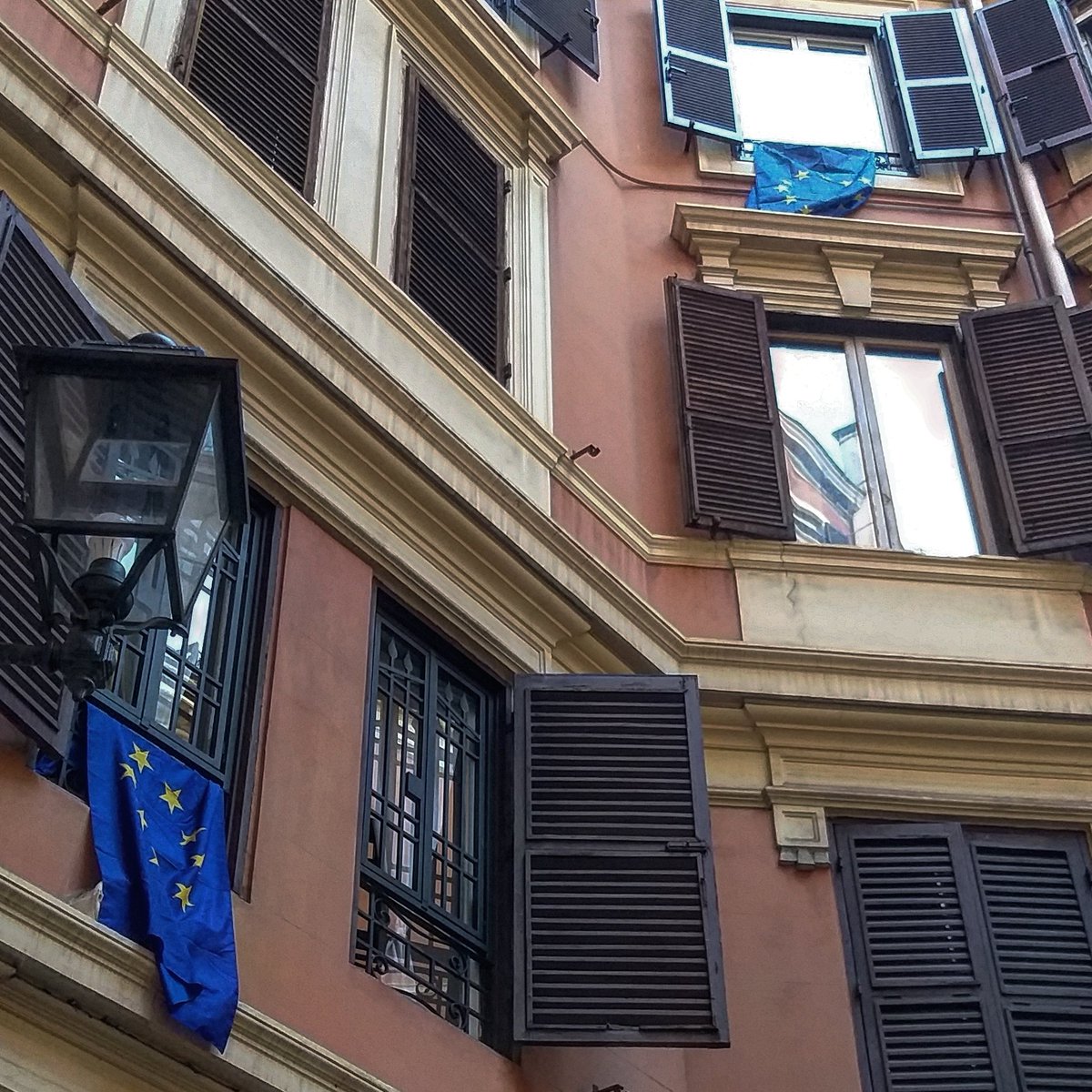 La nostra campagna permanente "una bandiera europea alla finestra"